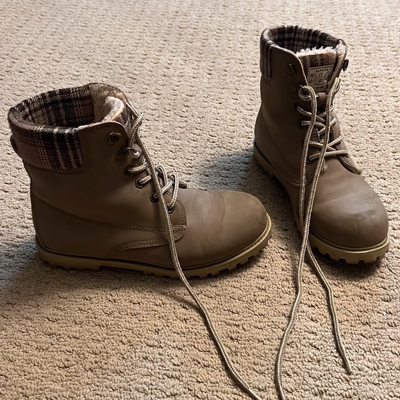 DLG Camel to Green Boot with Plaid Style on Back - Picture 2 of 8